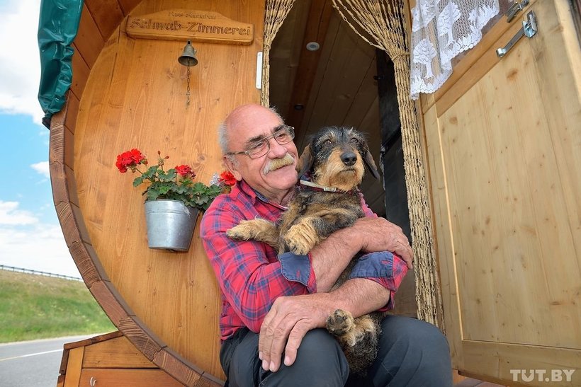 Блог - Как немецкий пенсионер добирался на Чемпионат мира на старинном тракторе Как немецкий пенсионер добирался на Чемпионат мира на старинном тракторе