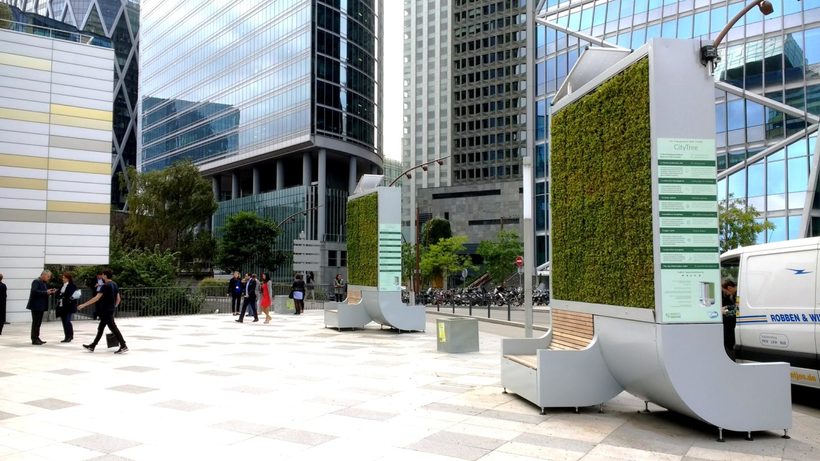 В Лондоне установили скамейки, которые очищают воздух и заменяют 275 деревьев