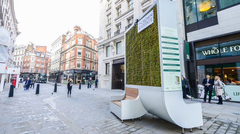 В Лондоне установили скамейки, которые очищают воздух и заменяют 275 деревьев