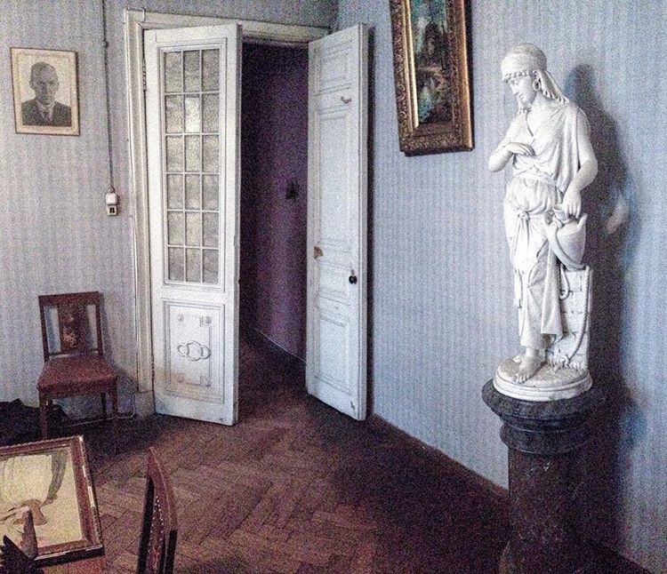Блог - Камин, лепнина, витражи: как сегодня выглядят старинные петербургские коммуналки Камин, лепнина, витражи: как сегодня выглядят старинные петербургские коммуналки