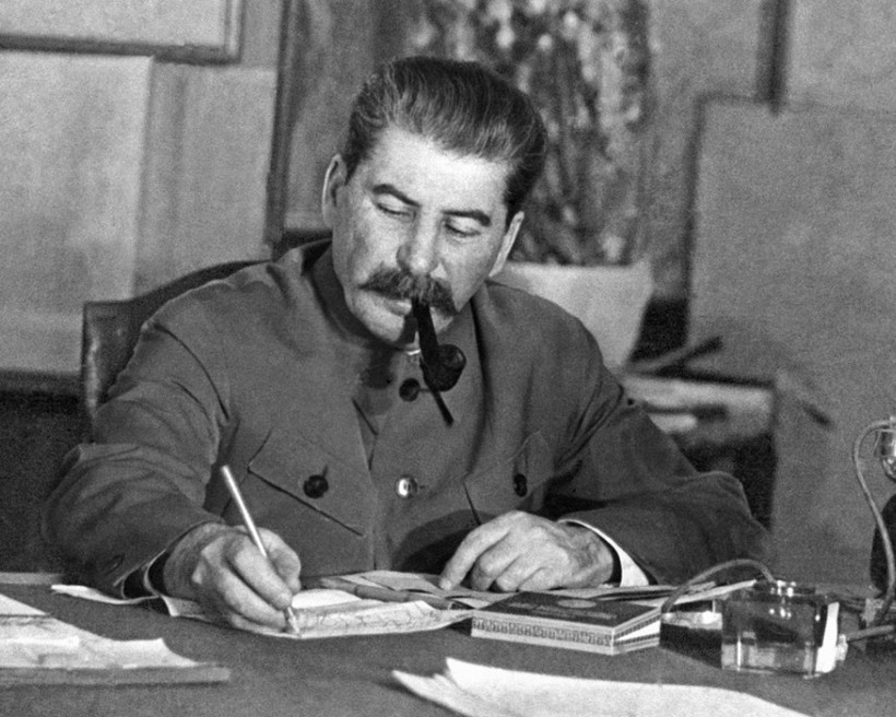 Сталин за работой