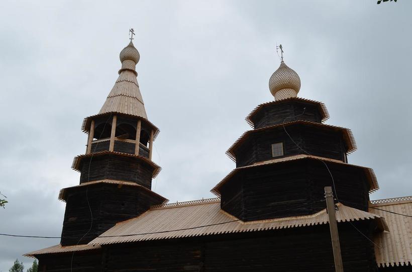 Красивая деревянная церковь