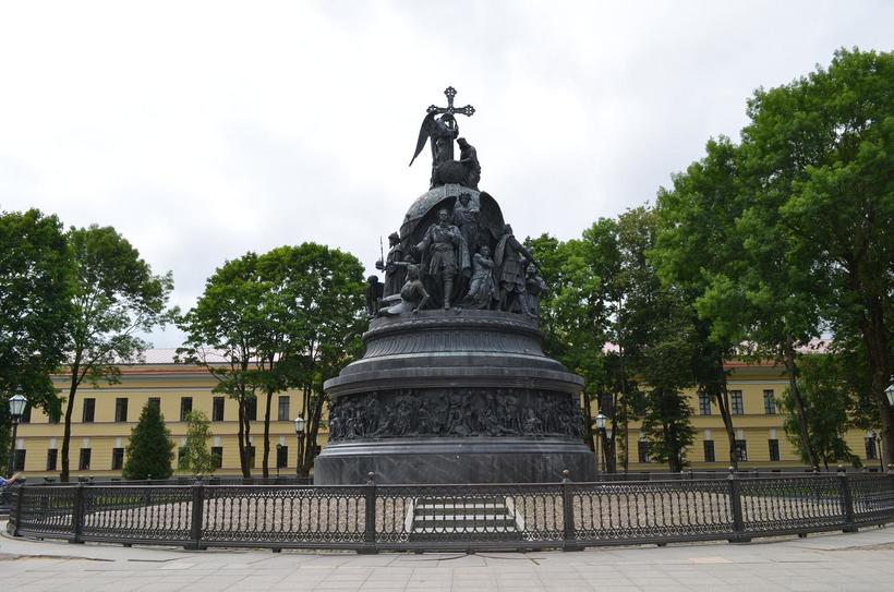 Парадный вид памятника