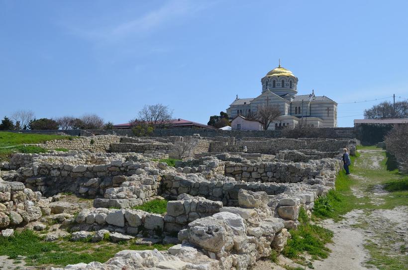 Храм находится на территории археологического заповедника "Херсонес Таврический"