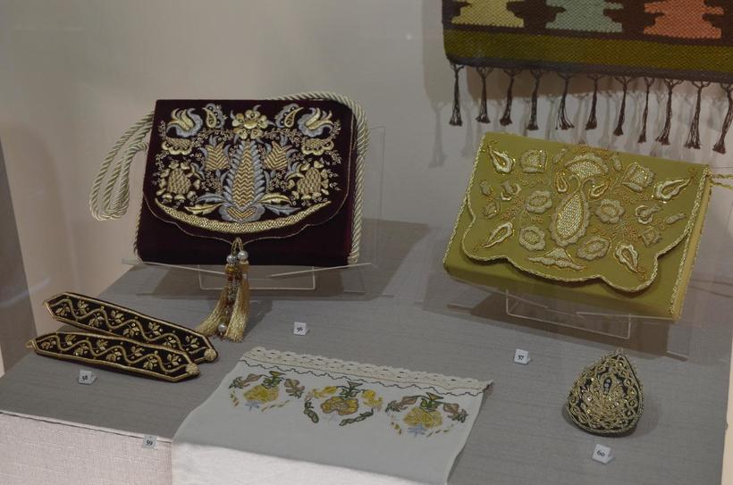 Искусная вышивка из этнографического музея