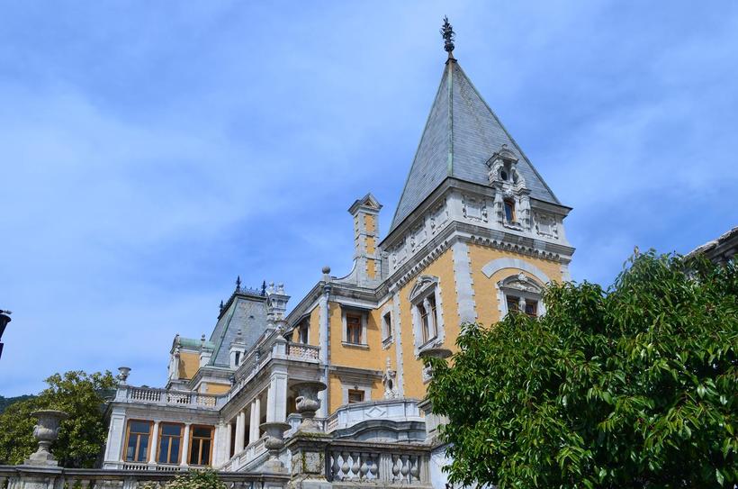 Если не знать, где находится здание, можно решить, что оно во Франции