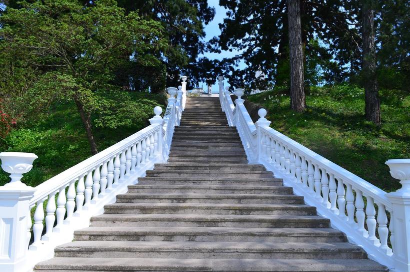 Лестница в дворцовом парке