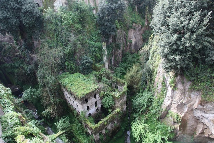 Блог - Valley of the Mills — заброшенные мельницы на дне ущелья в Италии Valley of the Mills — заброшенные мельницы на дне ущелья в Италии