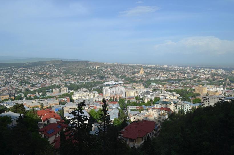 Во время поездки на фуникулёре можно увидеть прекрасные виды Тбилиси