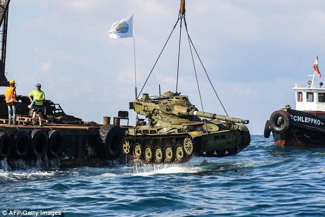 Блог - Вторая жизнь танков: зачем военную технику опускают на дно Средиземного моря Вторая жизнь танков: зачем военную технику опускают на дно Средиземного моря