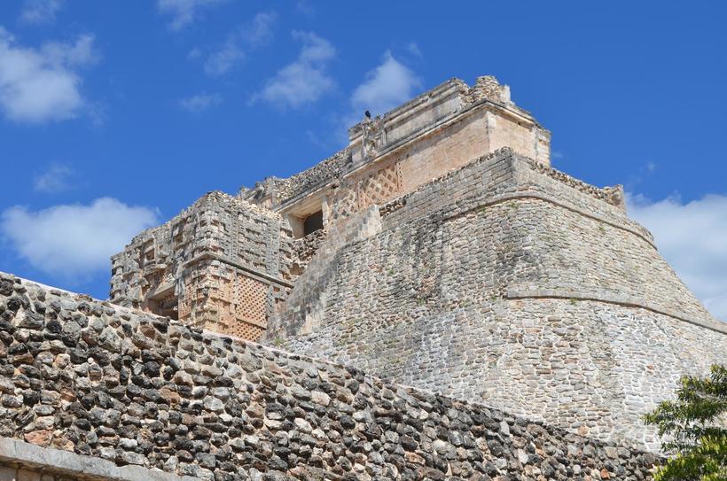 Пирамида достигает высоты 12-этажного дома