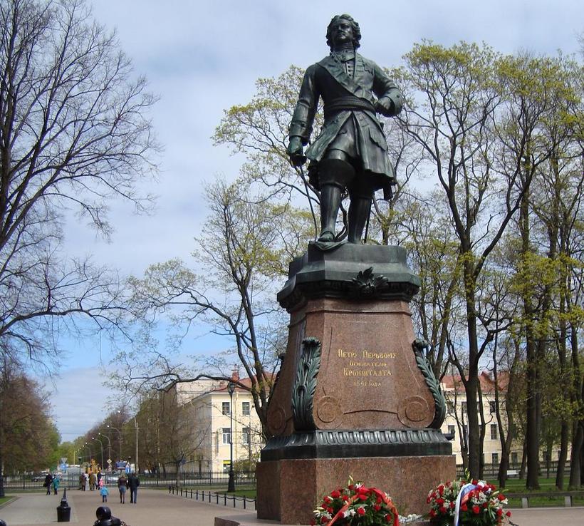 Памятник Петру I в Петровском парке