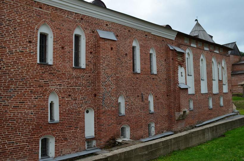 Палата выдержана в готическом стиле