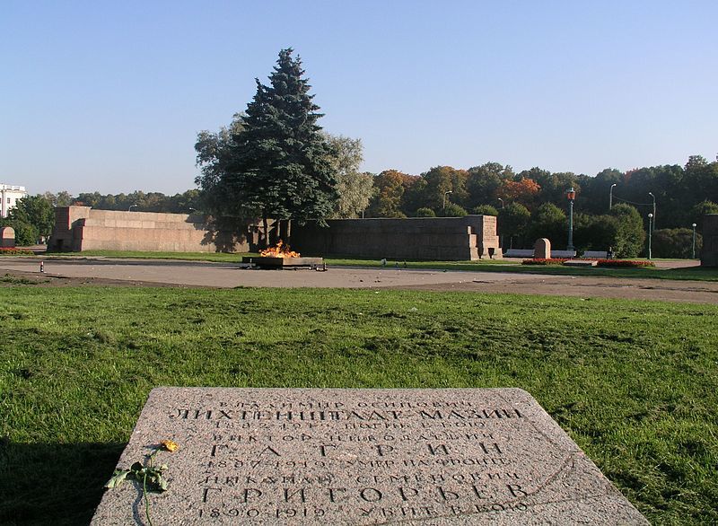 Могильные плиты