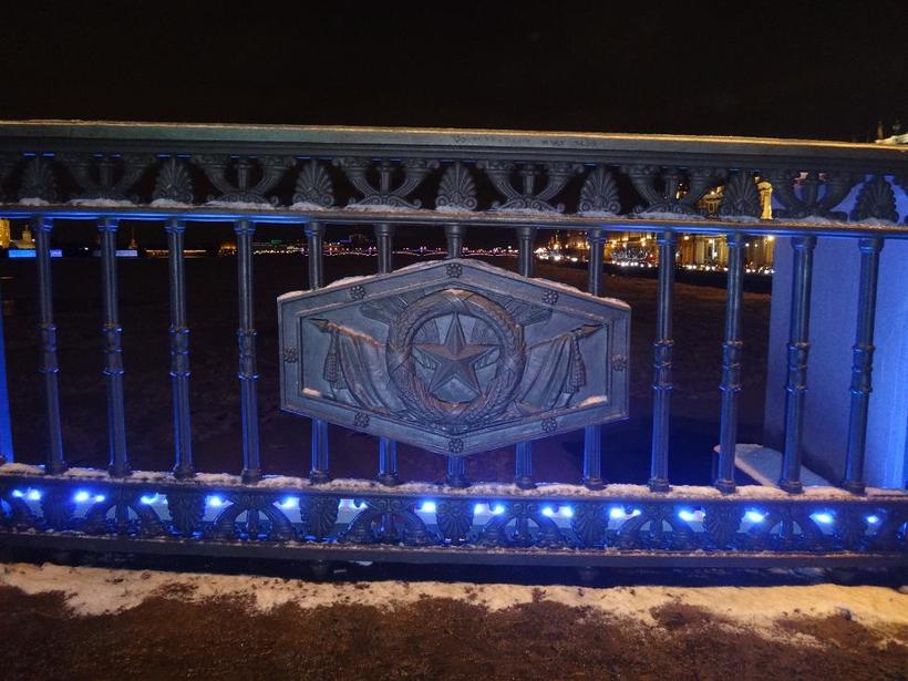 Мост оформлен красиво, со вкусом