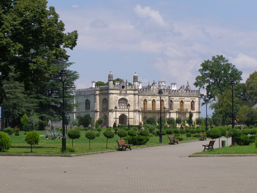 Дворец Дадиани в Зугдиди