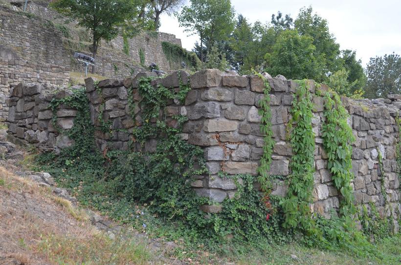 Камни крепостной стены