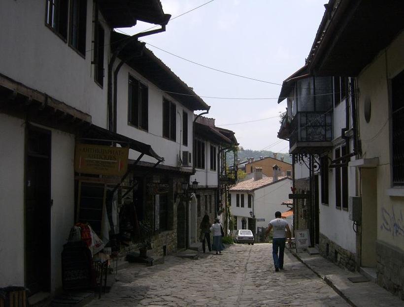 Узкие, мощеные улицы - визитная карточка района