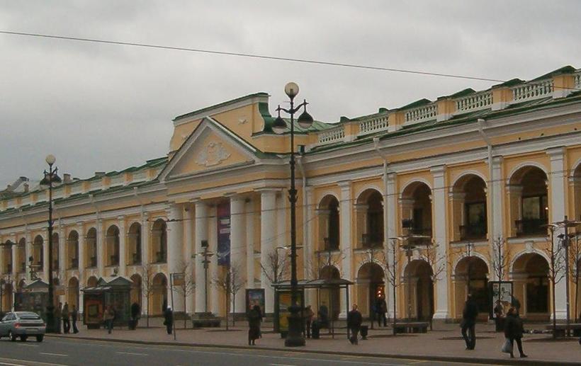 Главный фасад Гостиного дворца, выходящий на Невский проспект