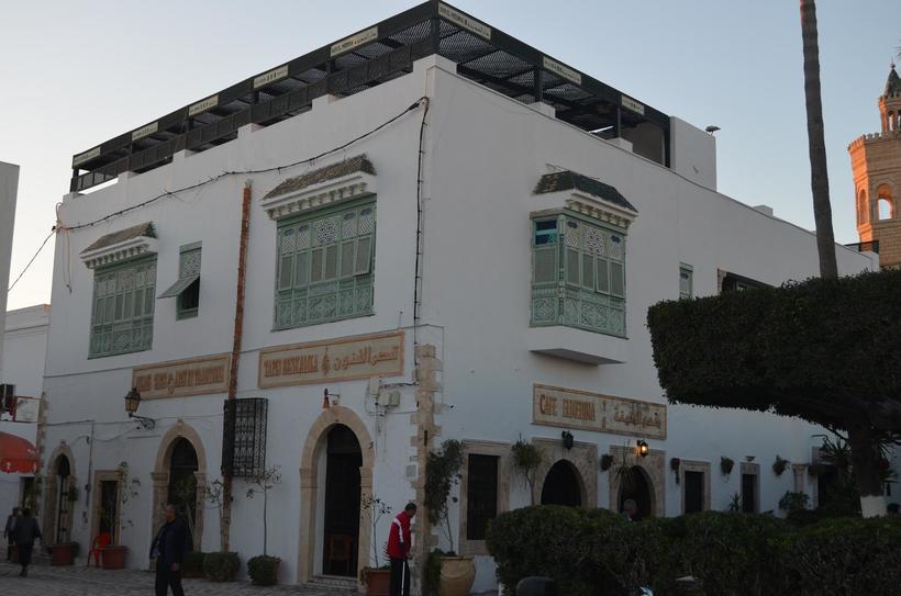 Одно из кафе на Каирской площади