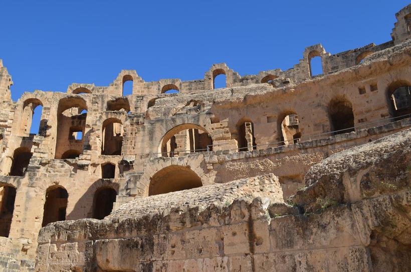 Амфитеатр имел несколько ярусов