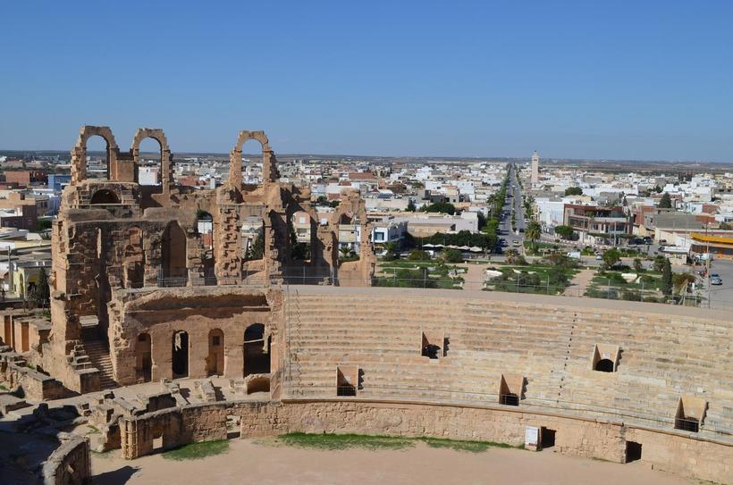 Амфитеатр находится в центре Эль-Джема