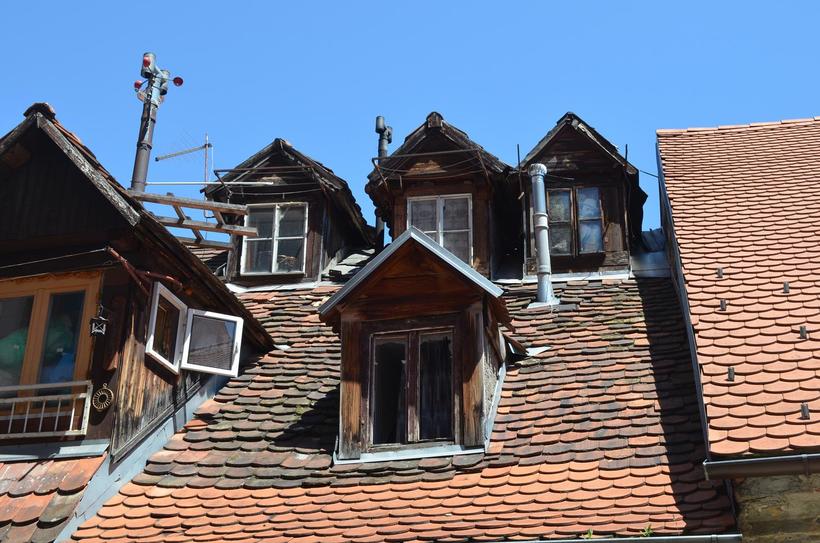 Один из старых домов района