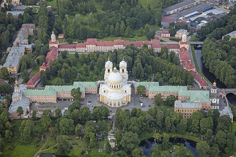 Панорама Лавры. Припарковаться можно в районе складов, которые в верхнем правом углу