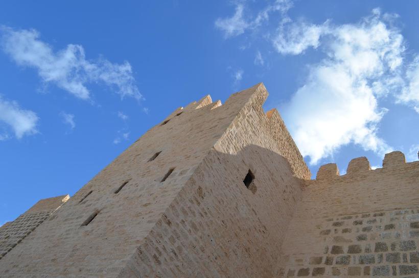 Задача влезть на стену кажется вполне разрешимой