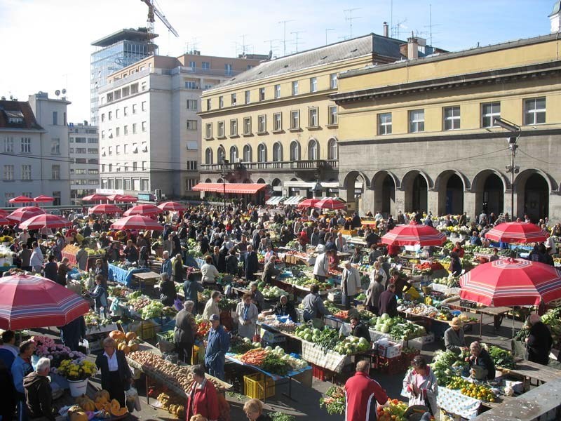 Панорама рынка Долац