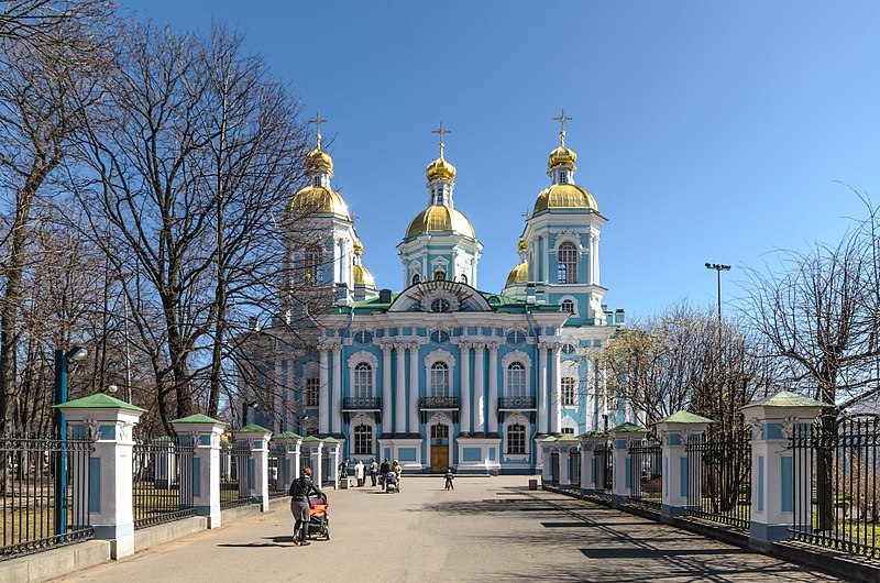 Очень красивое здание, не правда ли?!