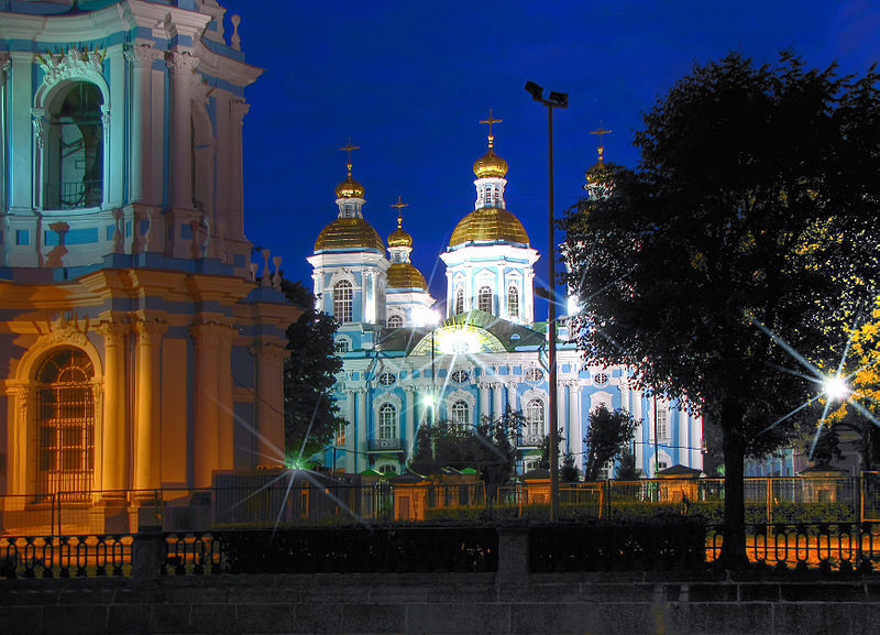 Собор в ночной подсветке