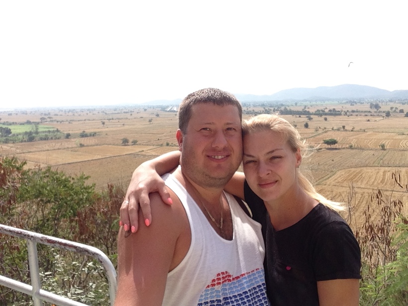 Таиланд, на фоне рисовых полей