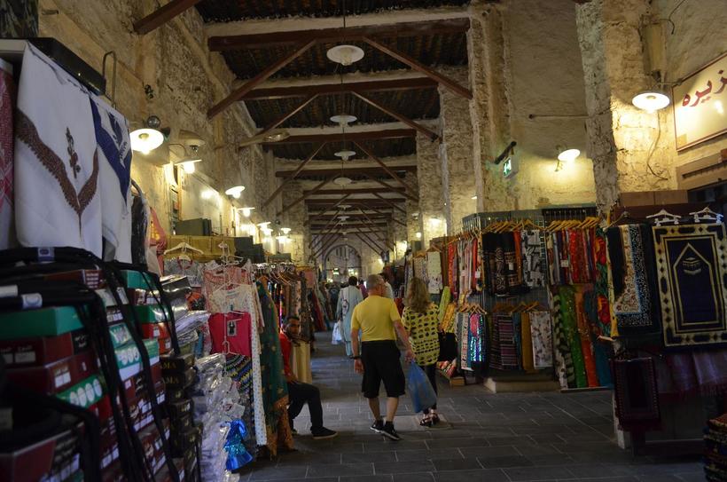 Торговые ряды кажутся бесконечными