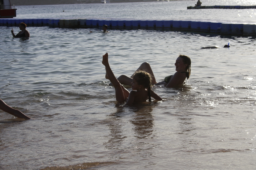 Купающиеся туристы 1 января