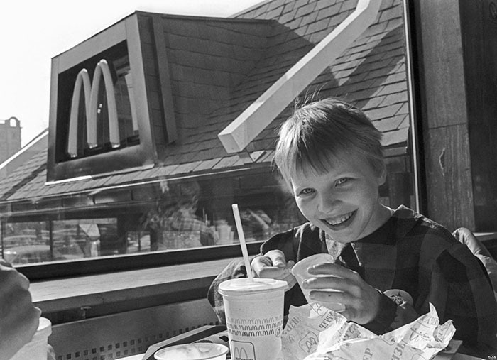 Блог - Эпические фото о том, как в Москве в 1990 году открылся первый McDonald’s Эпические фото о том, как в Москве в 1990 году открылся первый McDonald’s
