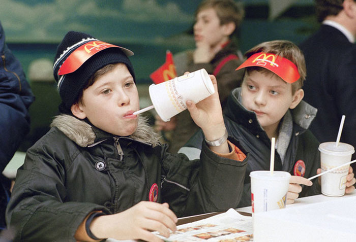 Блог - Эпические фото о том, как в Москве в 1990 году открылся первый McDonald’s Эпические фото о том, как в Москве в 1990 году открылся первый McDonald’s