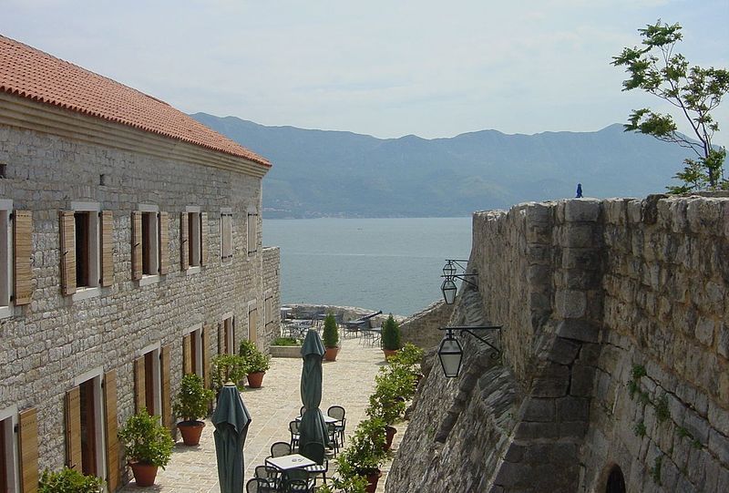 С высоты стен видны улицы старого города