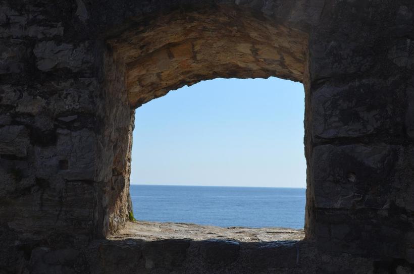 Амбразура с видом на море