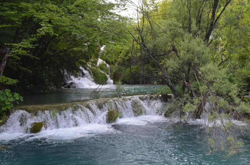 Каскады водопадов очень живописны