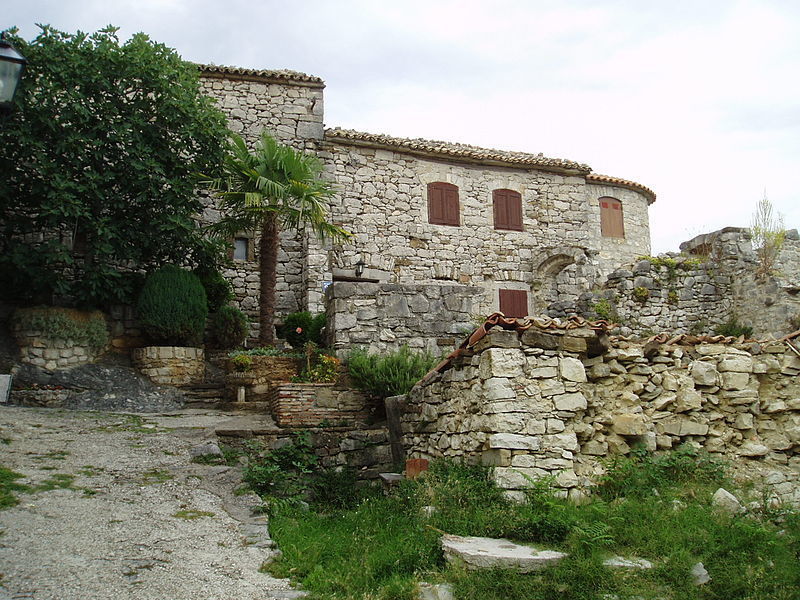 Дома Хума выглядят очаровательно