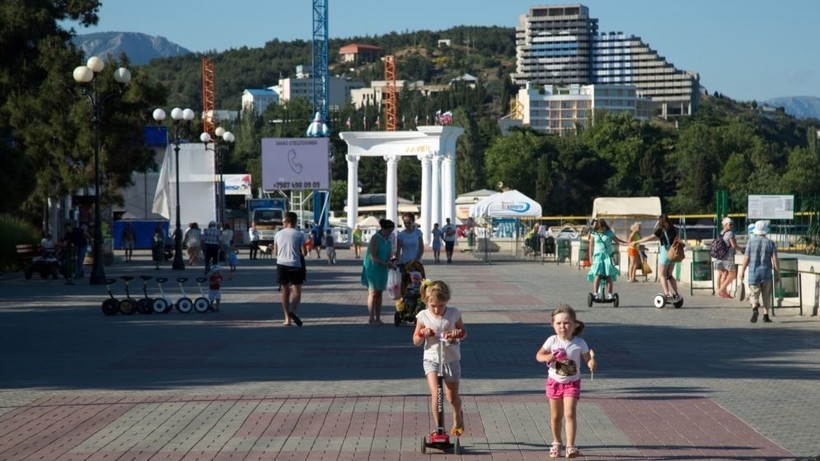 Крым, Алушта: прогулка по набережной