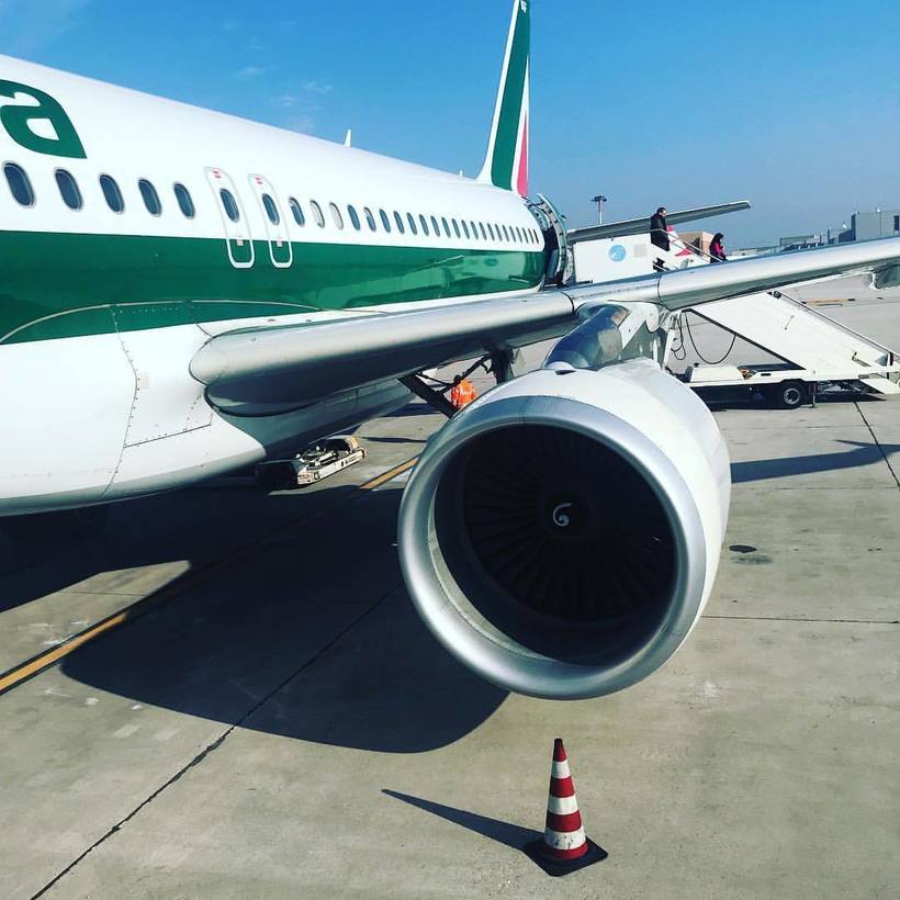 самолёт авиакомпании Alitalia