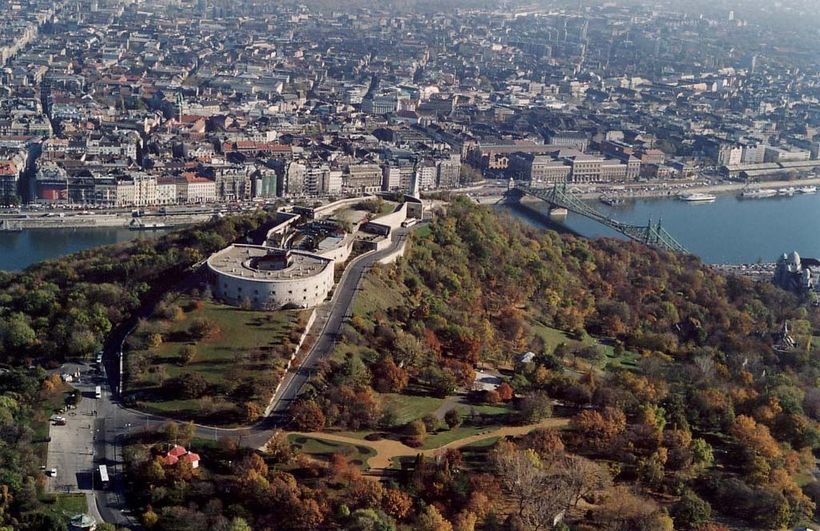 Крепость контролирует город