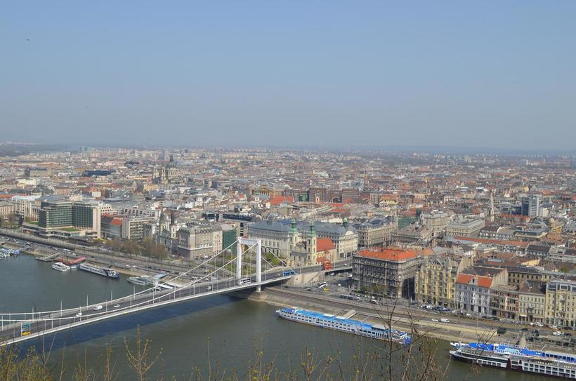 С той высоты, на которой расположена цитадель, Будапешт виден как на ладони