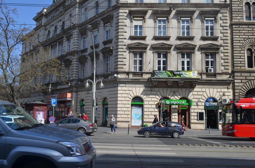 Оживленная коммерция на площади Октагон