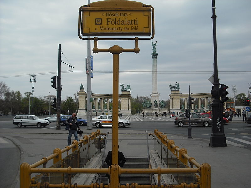 Вход на станцию