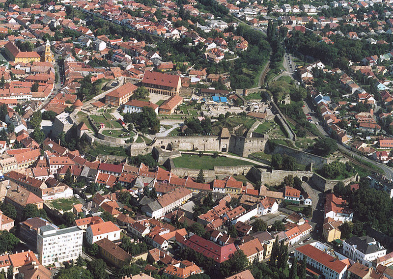 Панорама крепости и центра Эгера