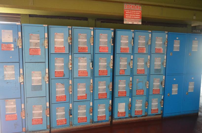 Ячейки камеры хранения на автовокзале