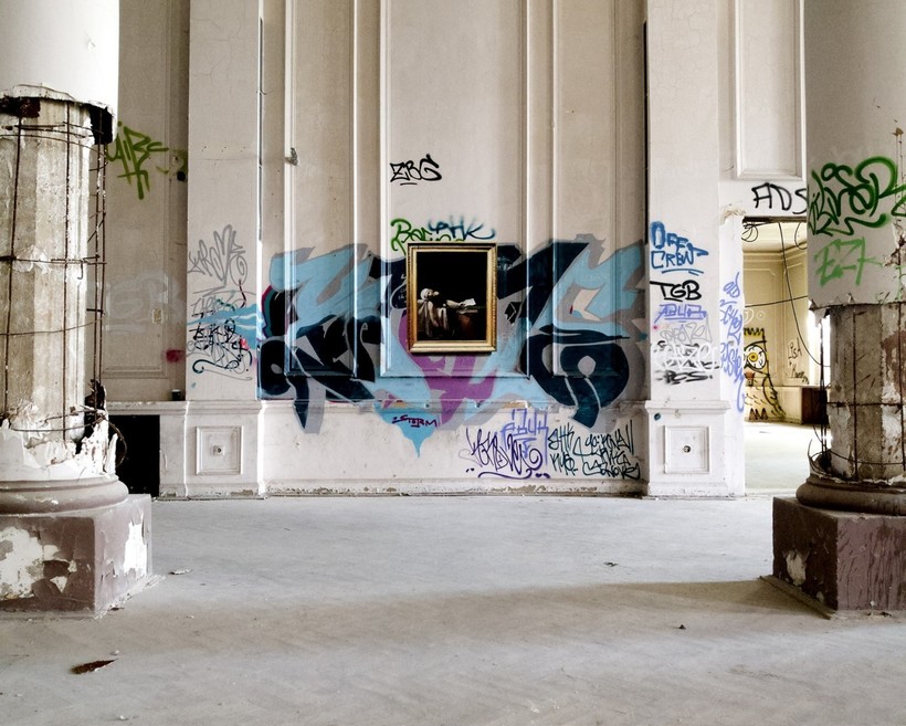 Испанский художник рисует копии картин на заброшенных стенах, превращая их в шедевры